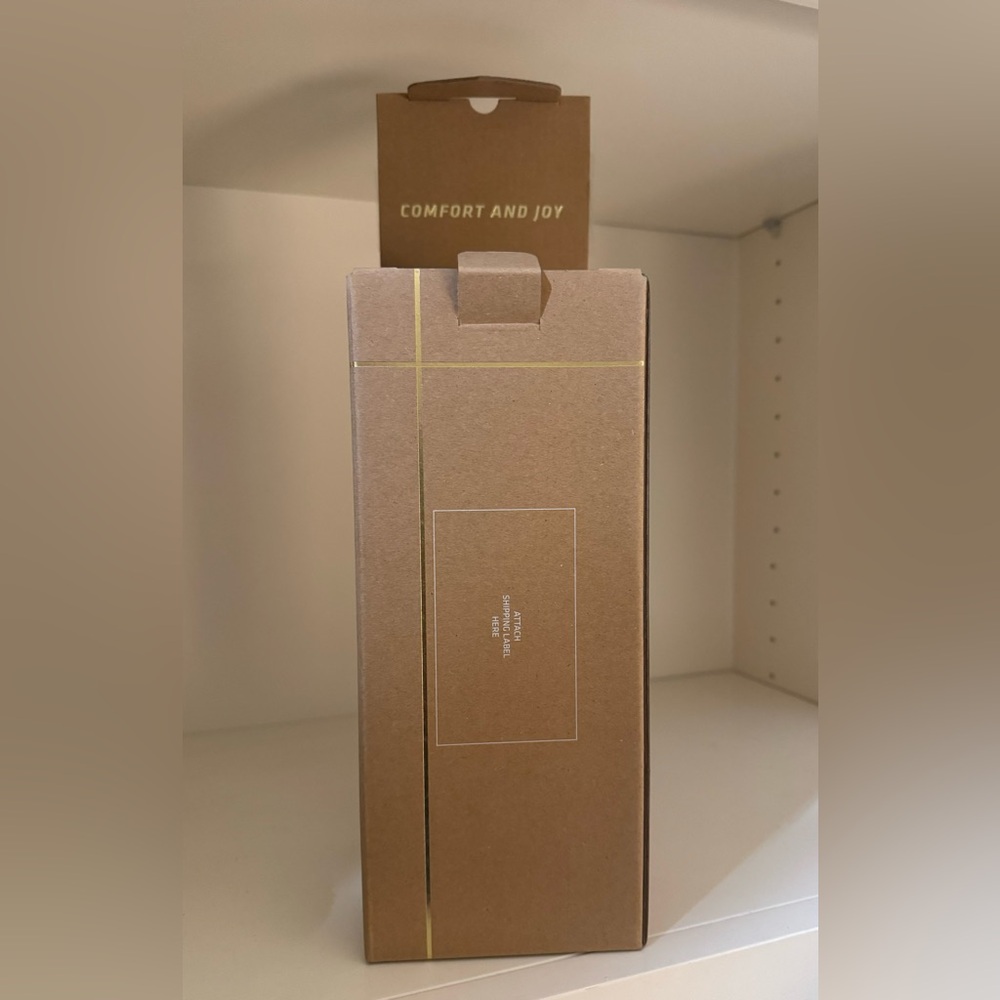 🎉LAST PIECE🎉Stanley 30 Oz. IceFlow Flip Straw Tumbler Glided Pomegranate - Picture 7 of 9